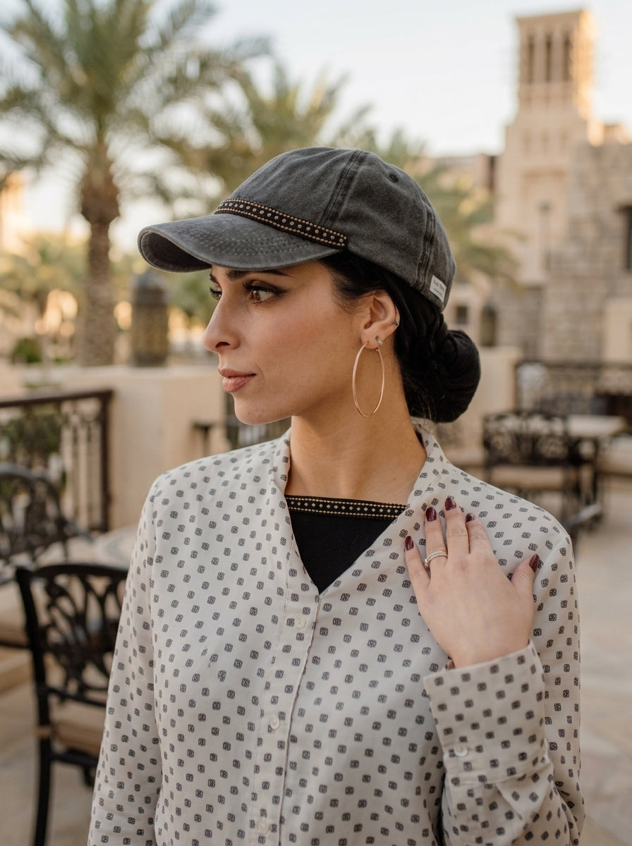 Top cover - שחור ניטים זהב